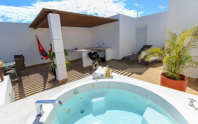 Rooftop Hot Tub Penthouse by Olahola