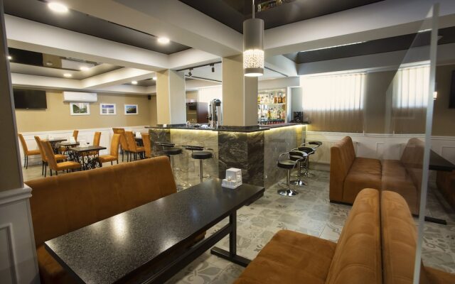Hotel West