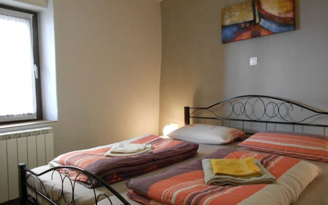 Apartments Modrina