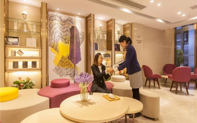 Lavande Hotels Wuhan Guanggu Yangjiawan Metro Station