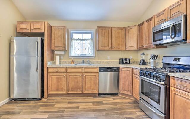 Ideally Located Glen Cove Apartment!