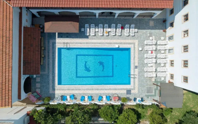 Lefkimi Hotel