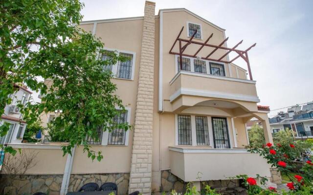 Sahile Yakın Havuzlu Villa 6+2 kişilik