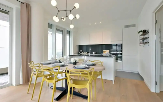 Bright Modern Apartment With Terrace Near Beach