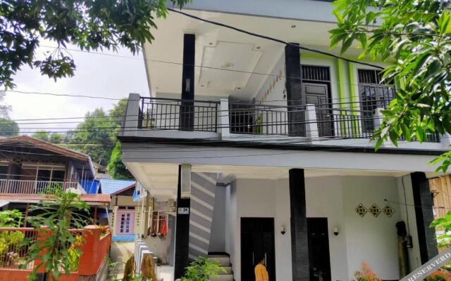 Oyo 3919 Karmila Syariah Guest House