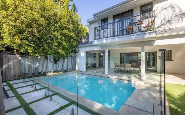 5 Bedroom Home with Pool & Guest House