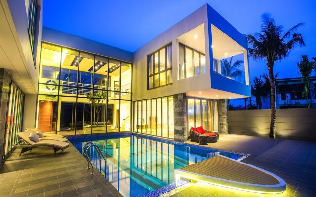 Luxury Yacht Villa