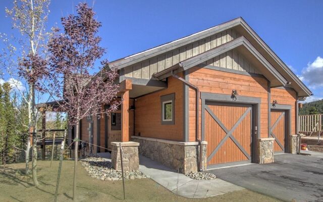 Maggie Point 3 Br condo by RedAwning