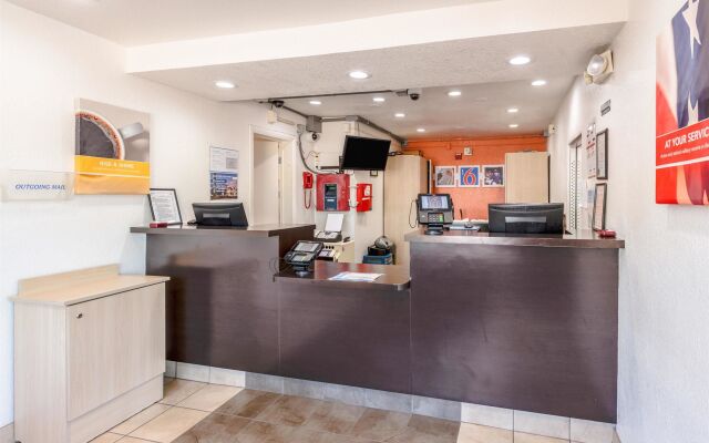 Motel 6 Columbus, GA