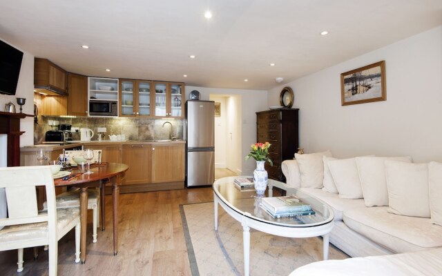 Pleasant Hackney Home by Victoria Park
