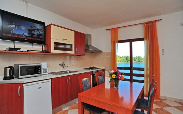 Apartment Ljilja - 10m from the sea with parking: A3 Nin, Zadar riviera