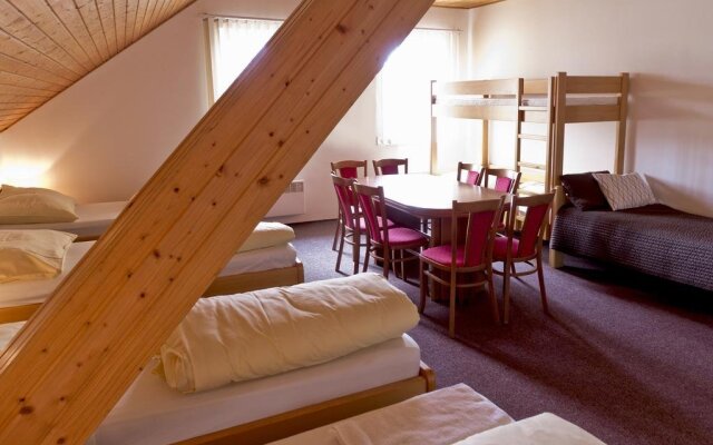 Restaurace a Penzion Na Louce