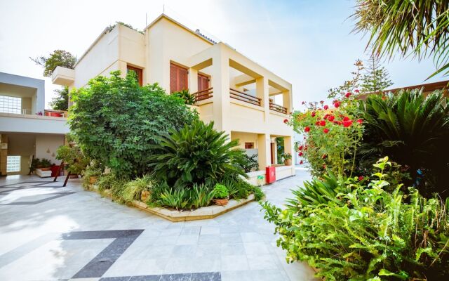 Anais Holiday Hotel