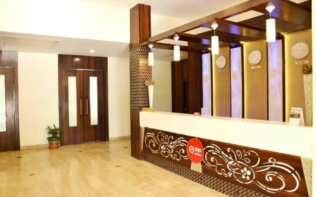 OYO 1535 Hotel Bee Town