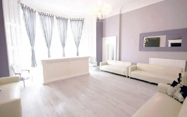 Princes Street Edinburgh Group Townhouse