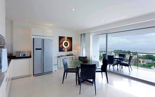 Sunset Plaza Apartment