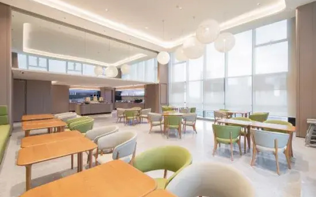 Quan JI hotel (Zhu Hai Station Bao long mall  )