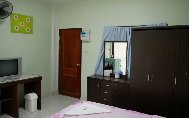 Phuttipong Apartment
