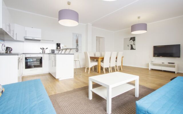 Primeflats Huge Apartment At Gasometer 17