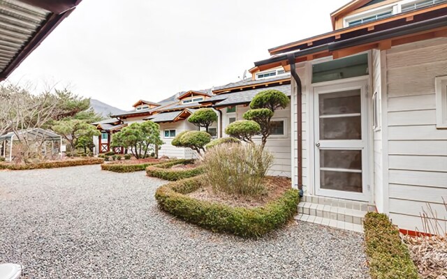 Yangsan Solmaru Pension