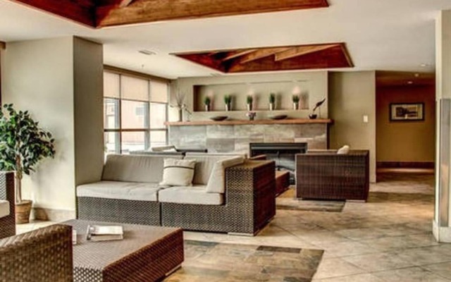 Upper Floor w/ Courtyard View #550