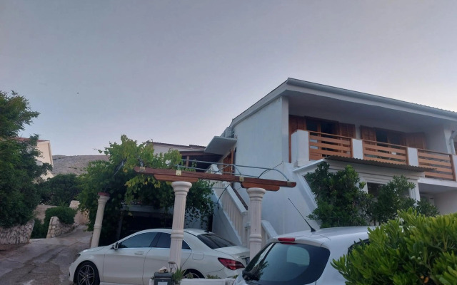 Apartments Pocrnić - 50 m from the beach