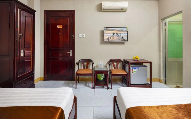 Holiday Hotel
