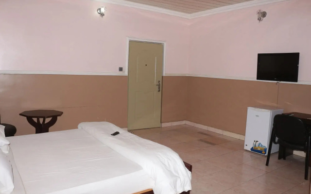 New Point Hotel And Suites