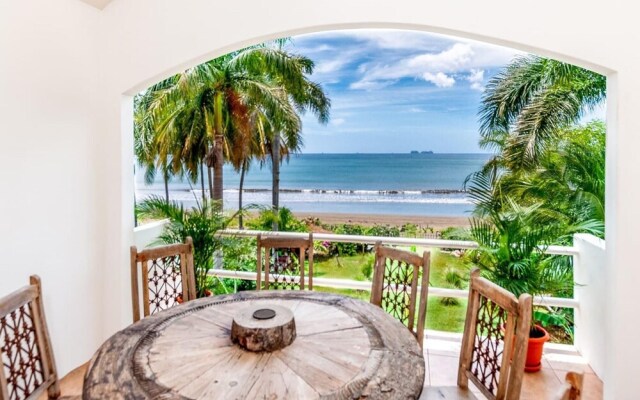 Casa Tigre - Large 7 bedroom Oceanfront Retreat Home