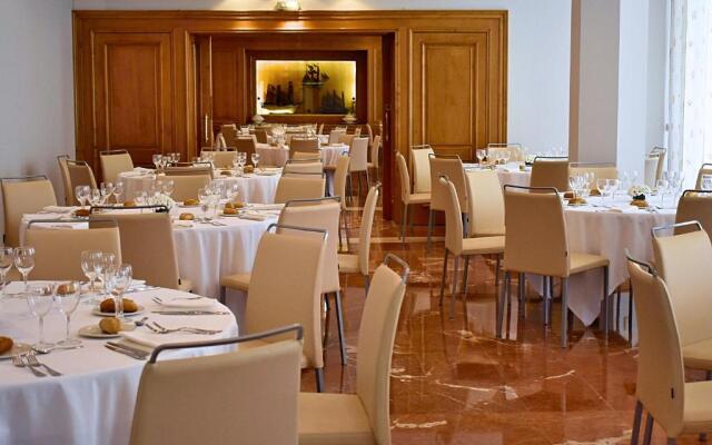 Lamaro Hotel