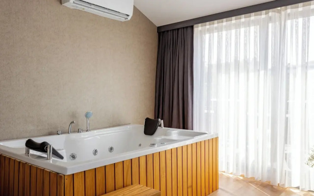 ATM Suite Hotel