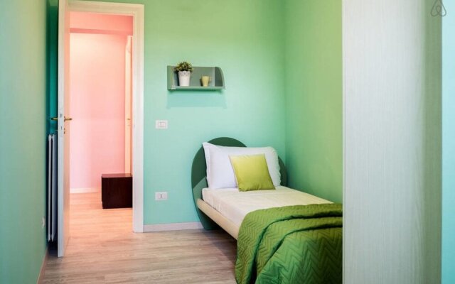 Renewed, Colorful Flat for Families up to 7 Guests
