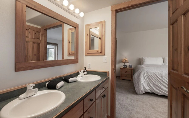 Silversnow 476 3 Bedroom Townhouse by RedAwning