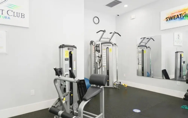 Exclusive Condo 10 Min to the Beach