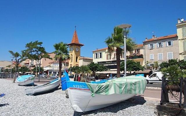 GORGEOUS APT with TERRACE, ELEVATOR, AC, FREE PARKING