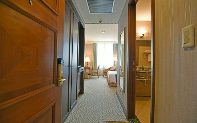 Wei-Yat Grand Hotel