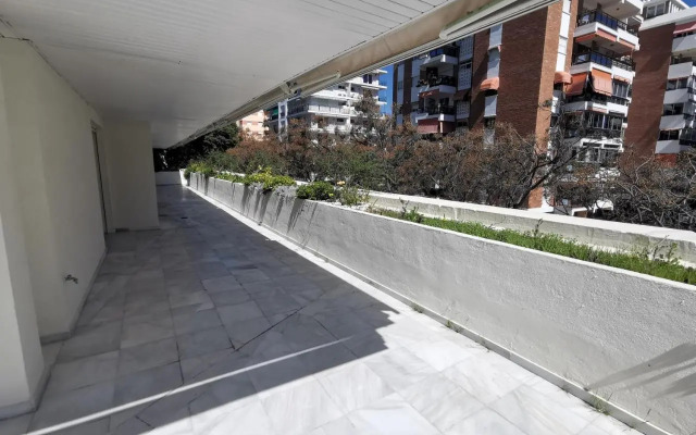 Refurbished 2-Bed Apartment in El Paraiso Alto