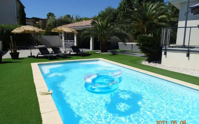 Proche Pézénas, très bel appartement, commerces