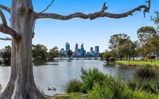 Peaceful South Perth Home near Perth Center
