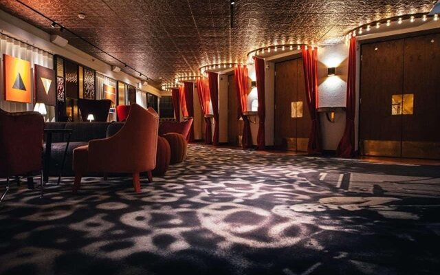 Senate Luxury Suites