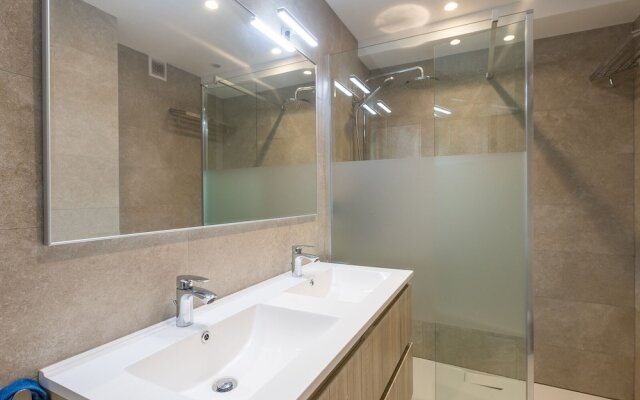 Apartment on the 9th Floor for Family