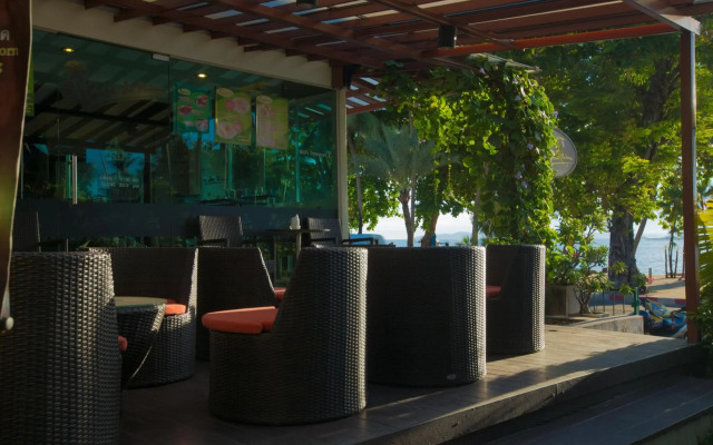 Twin Palms Resort