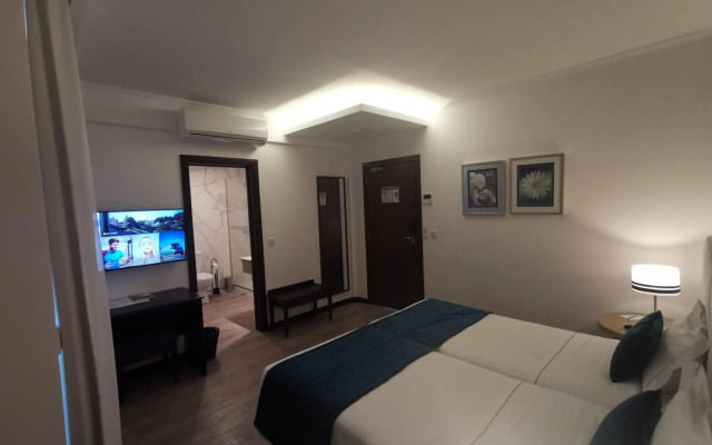 Santa Cruz Village Hotel