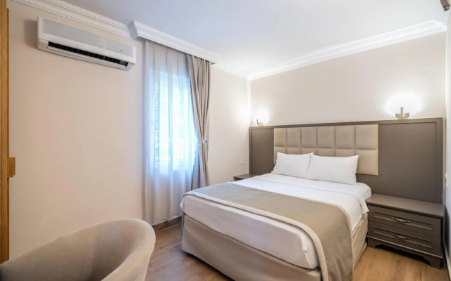 Moonshine Hotel & Suites