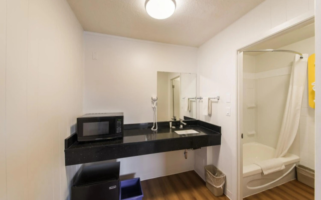 Motel 6 Cranbrook, BC