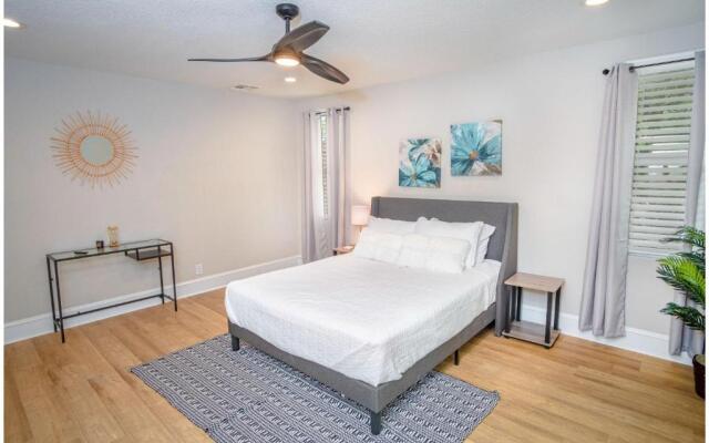 Brand New Remodeled 3BR2BA House Near Downtown