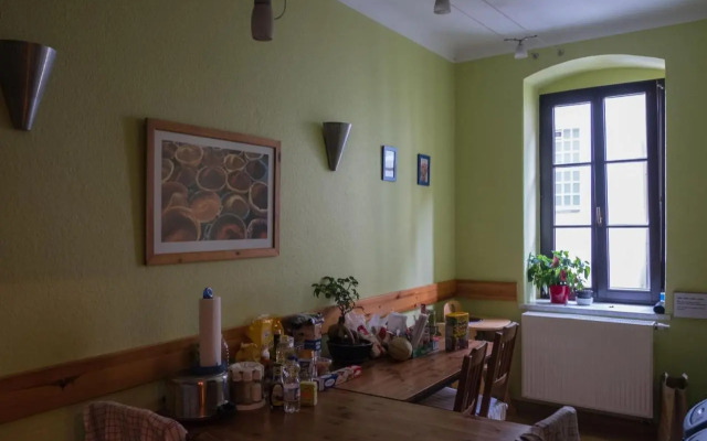 Louise 20 Hostel