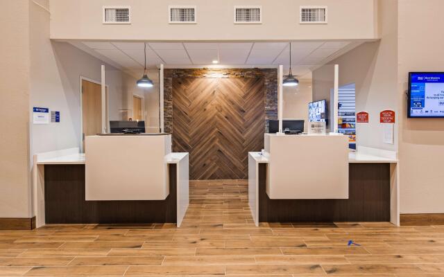 B/W Plus Elizabethtown Inn & Suites