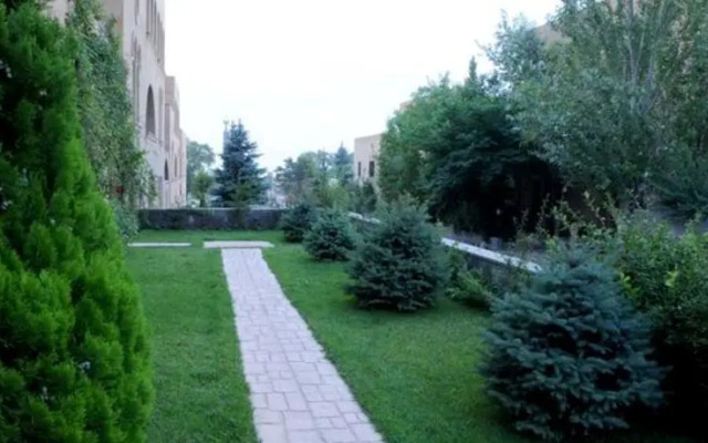 Villa Hyusisayin Charagayt