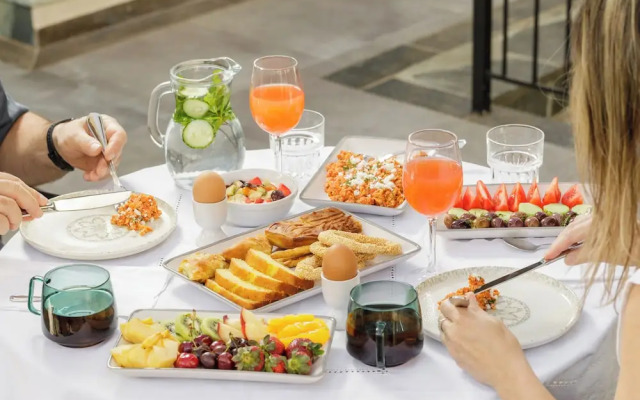 Meydani Suites
